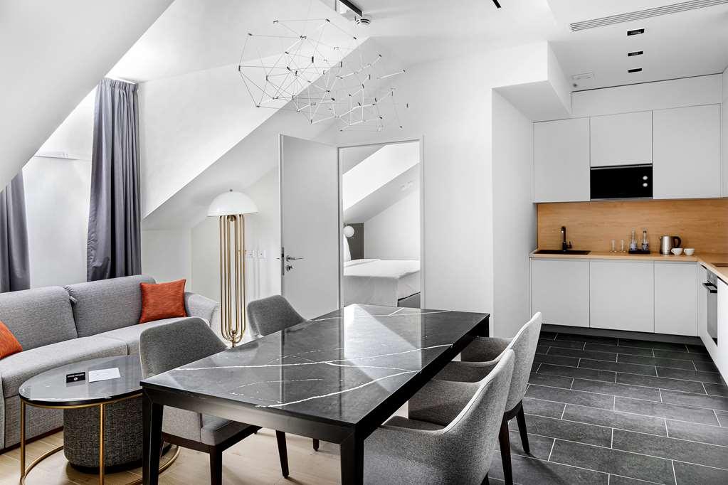 The Basilian Minsk, Curio Collection By Hilton Quarto foto